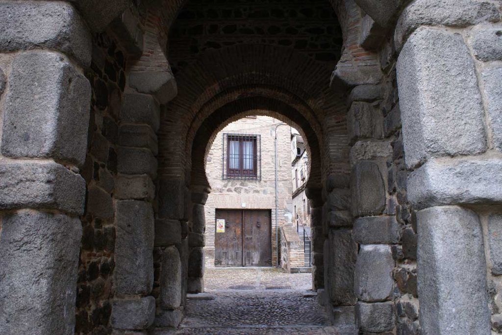 Puerta de Alfonso VI en Toledo - Arco de herradura